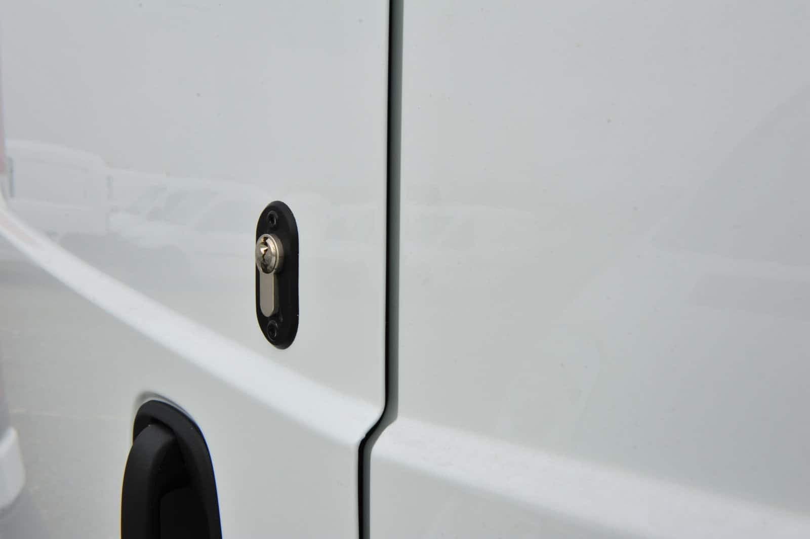 Come Daken Locks Migliora le Chiusure di Sicurezza per Porte Furgoni