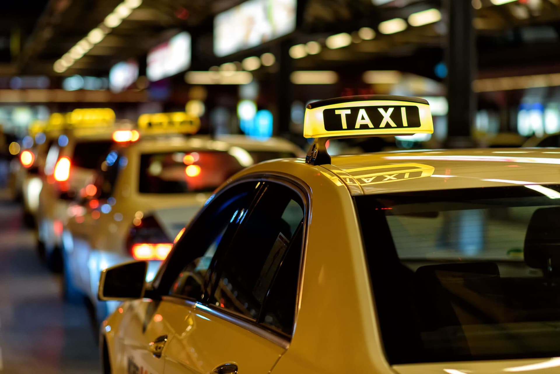 Egham Taxi Services for Local and Airport Travel