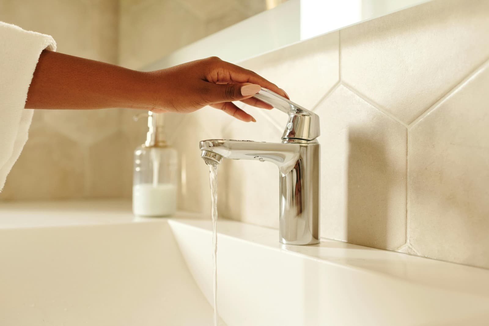 High-End Bathroom Remodeler for Elegant Spaces