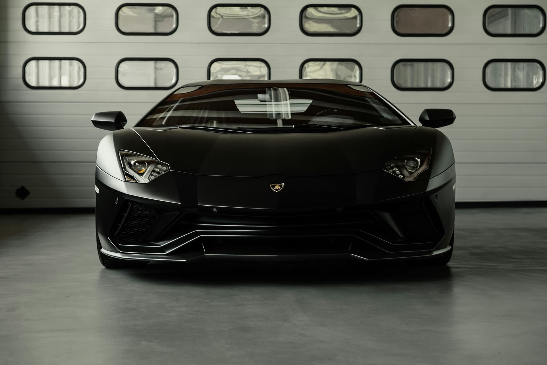 Corporate Airport Transfer with Meet and Greet: Start Your Trip in Style