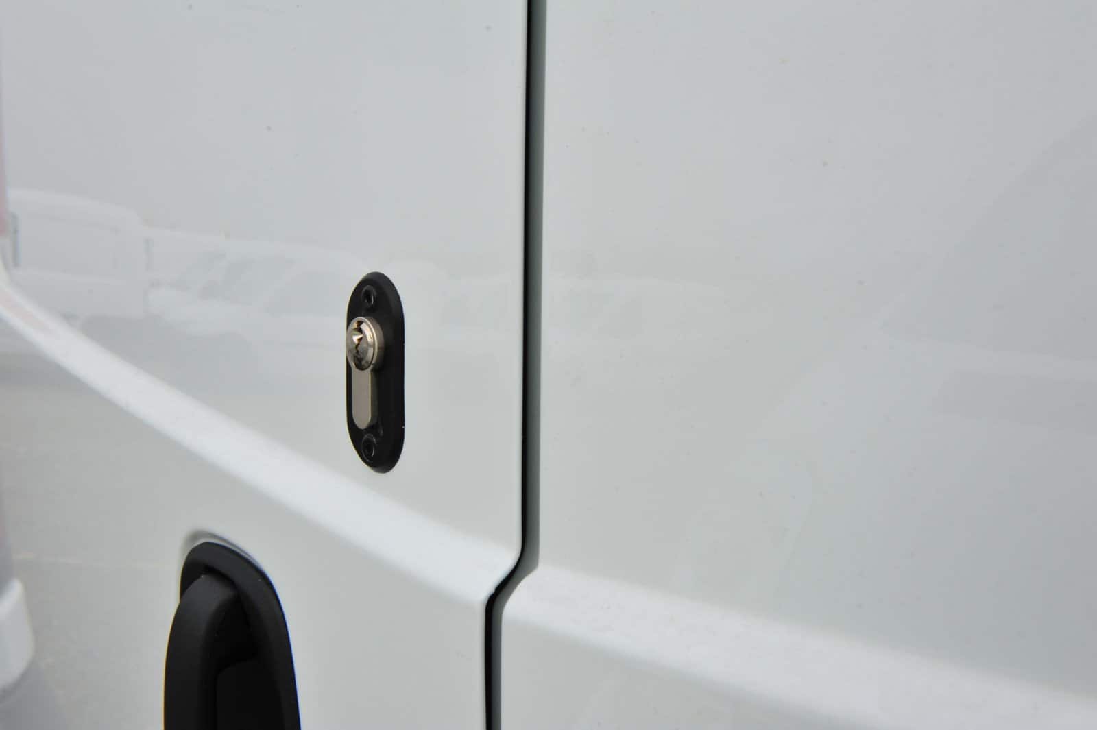 Come Daken Locks Migliora le Chiusure di Sicurezza per Porte Furgoni